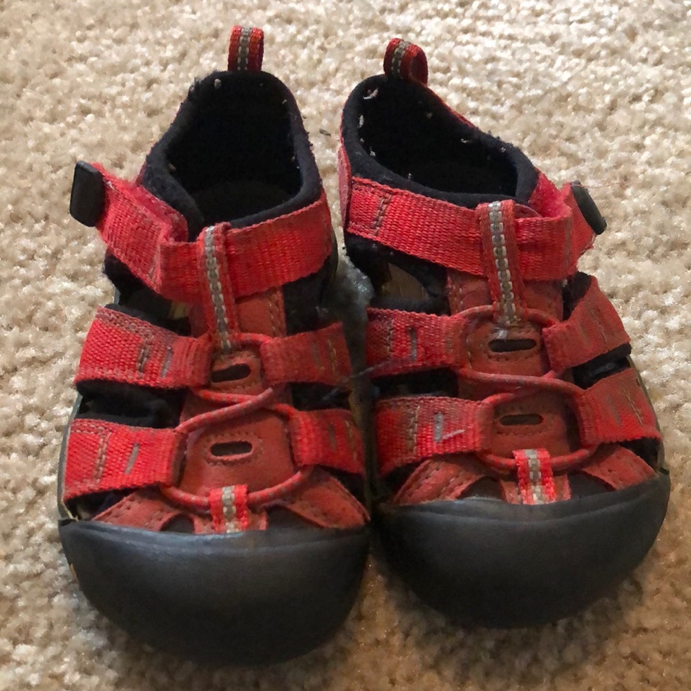 Keen little kid Sz 7 sandal